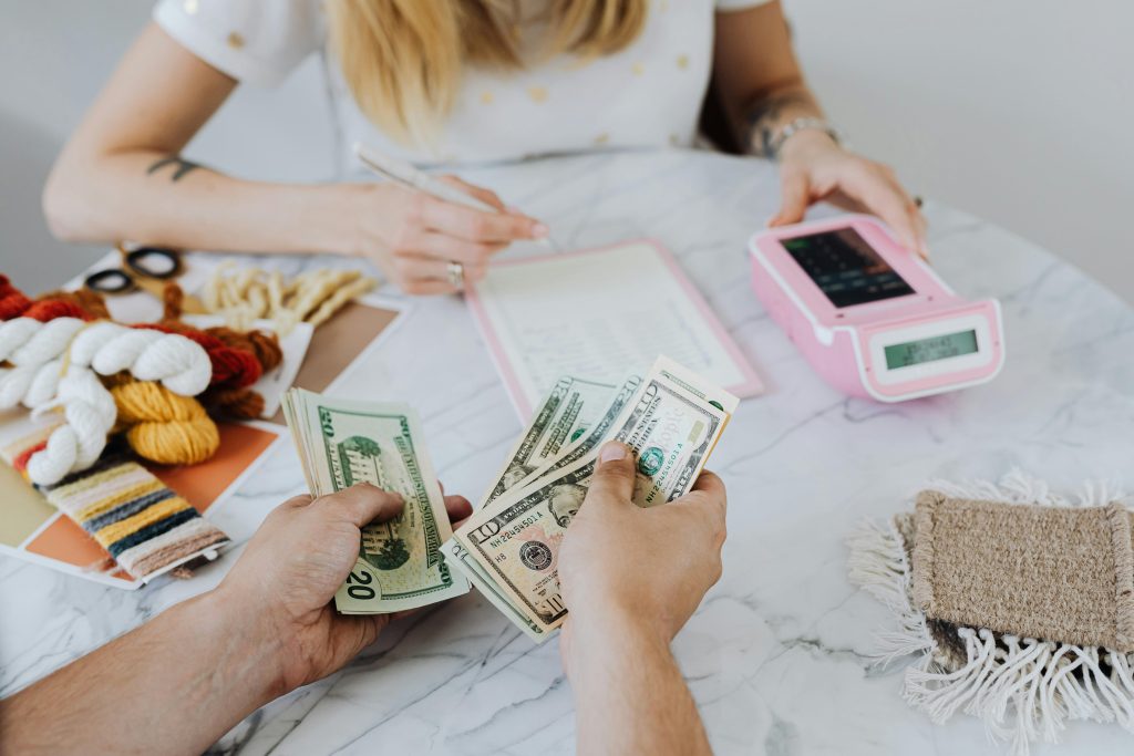 Illustration showing the pros and cons of consolidated credit and how it affects your credit score, including debt reduction and payment management benefits.